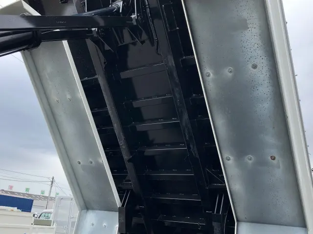 日野 プロフィア 2DG-FS1AGE(6x4)の写真13