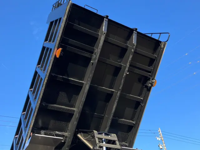 日野 プロフィア 2DG-FS1AJE(6x4)の写真16