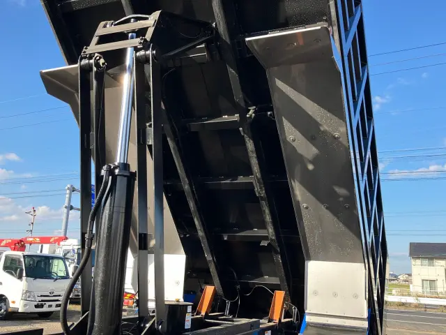 日野 プロフィア 2DG-FS1AJE(6x4)の写真17