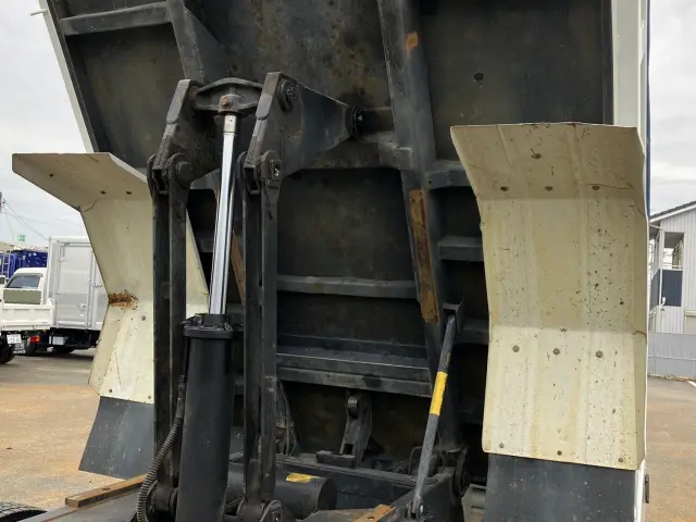 いすゞ フォワード TKG-FRR90S1(2WD)の写真13