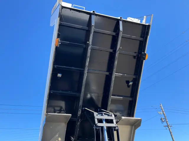 日野 プロフィア 2DG-FS1AJE(6x4)の写真12