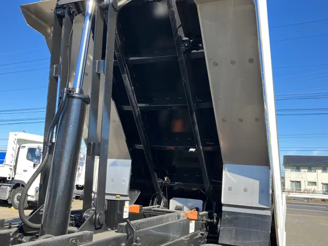 日野 プロフィア 2DG-FS1AJE(6x4)の写真13