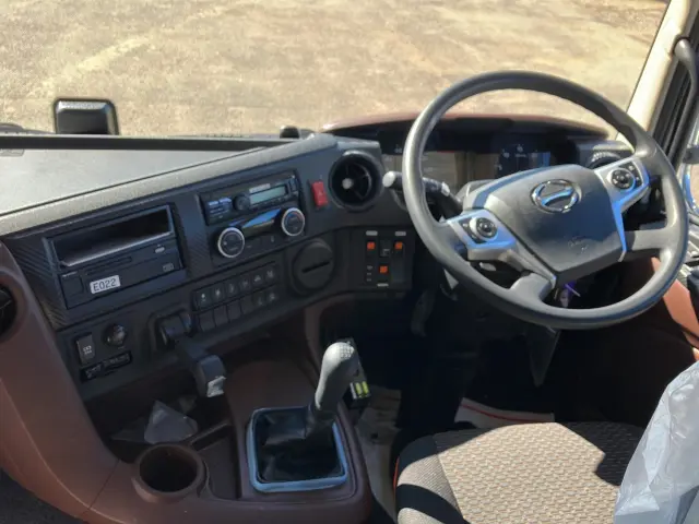 日野 プロフィア 2DG-FS1AJE(6x4)の写真21