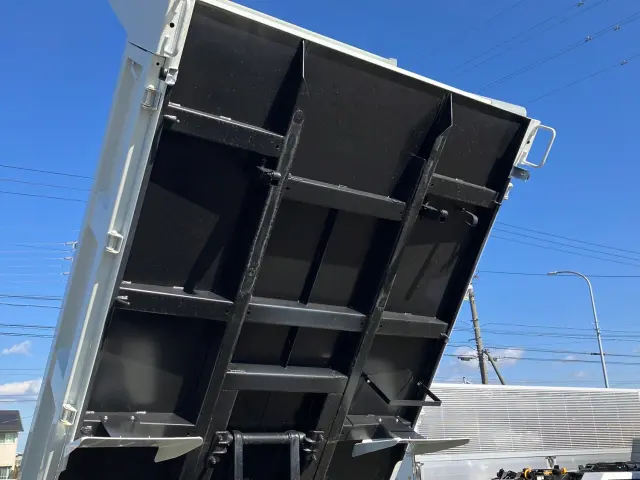 三菱 キャンター 2RG-FBA60(2WD)の写真12