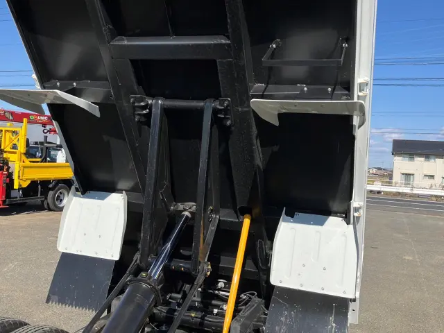 三菱 キャンター 2RG-FBA60(2WD)の写真13