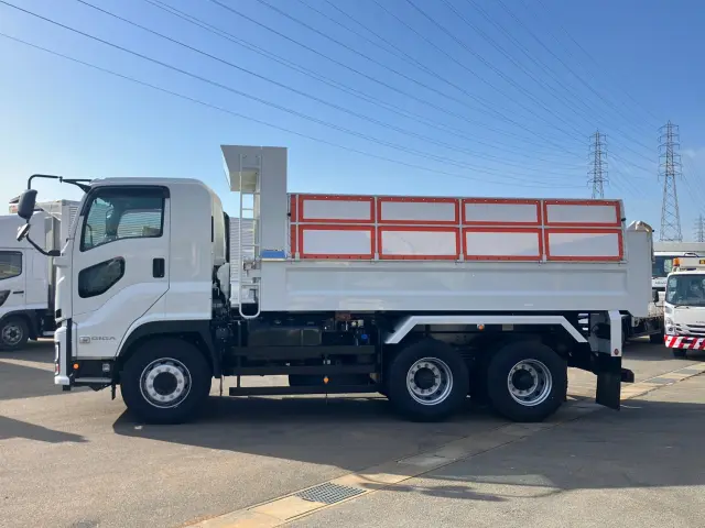 いすゞ ギガ 2PG-CXZ77CT(6x4)の写真7