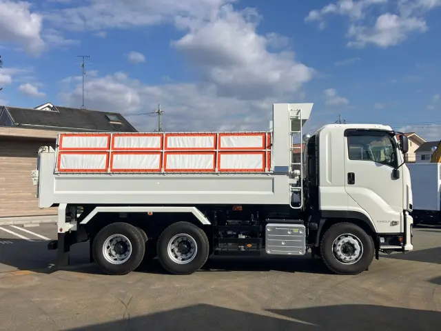 いすゞ ギガ 2PG-CXZ77CT(6x4)の写真8