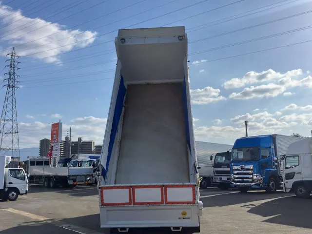 いすゞ ギガ 2PG-CXZ77CT(6x4)の写真10
