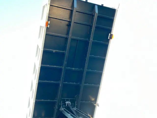 日野 プロフィア 2DG-FS1AHE(6x4)の写真16