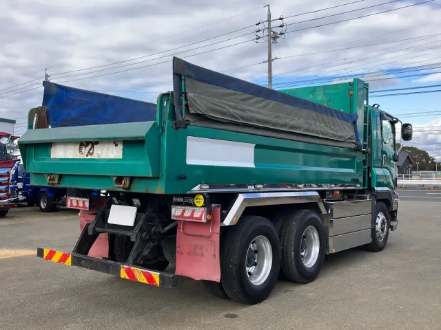 いすゞ ギガ QPG-CXZ77BT(6x4)の写真3