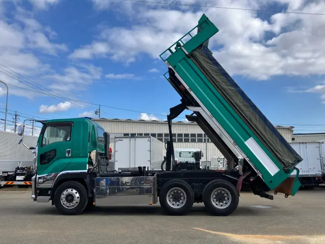 いすゞ ギガ QPG-CXZ77BT(6x4)の写真5