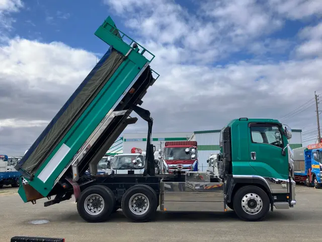 いすゞ ギガ QPG-CXZ77BT(6x4)の写真6