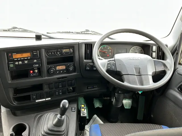 いすゞ ギガ QPG-CXZ77BT(6x4)の写真21