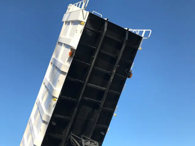 日野 プロフィア 2DG-FS1AHE(6x4)の写真16