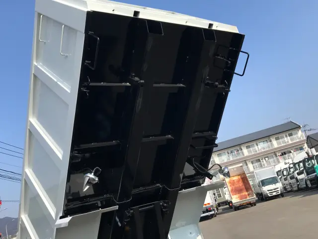 三菱 キャンター 2RG-FBA60(2WD)の写真16