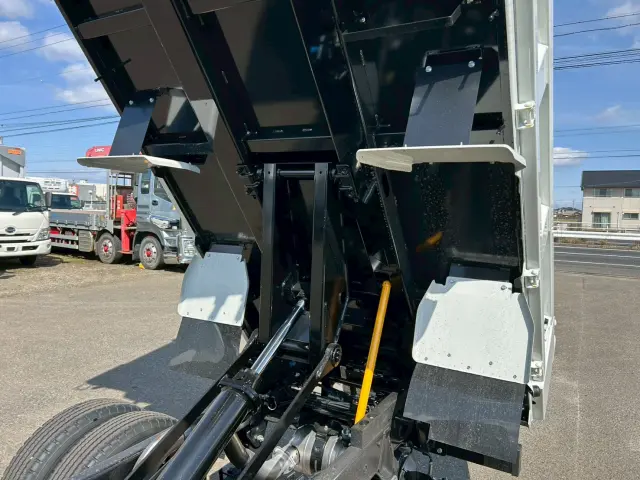 三菱 キャンター 2RG-FBA60(2WD)の写真13