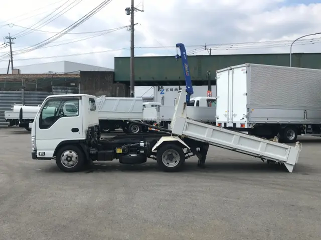 いすゞ エルフ TKG-NKR85AN(2WD)の写真5