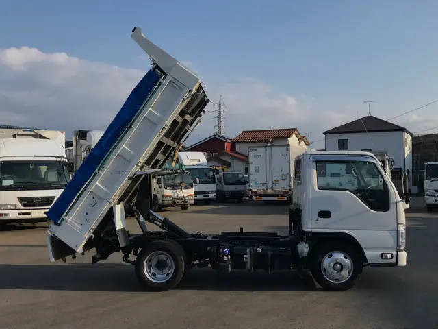 いすゞ エルフ 2RG-NKR88AD(2WD)の写真6