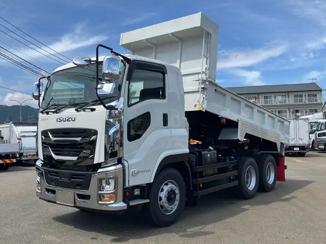 いすゞ ギガ 2RG-CXZ77DT(6x4)の写真1