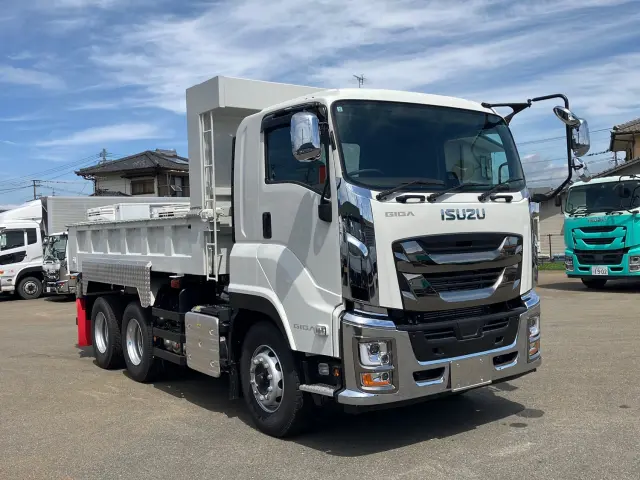 いすゞ ギガ 2RG-CXZ77DT(6x4)の写真2