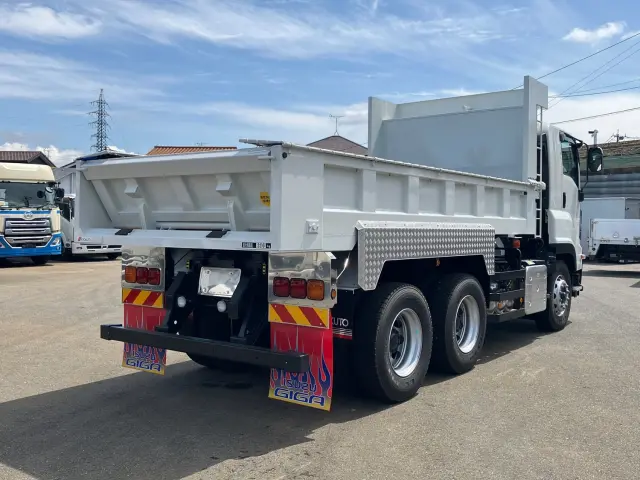 いすゞ ギガ 2RG-CXZ77DT(6x4)の写真3