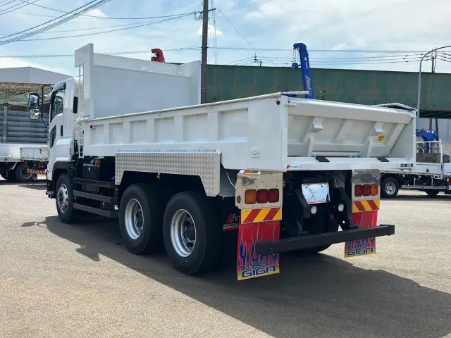 いすゞ ギガ 2RG-CXZ77DT(6x4)の写真4