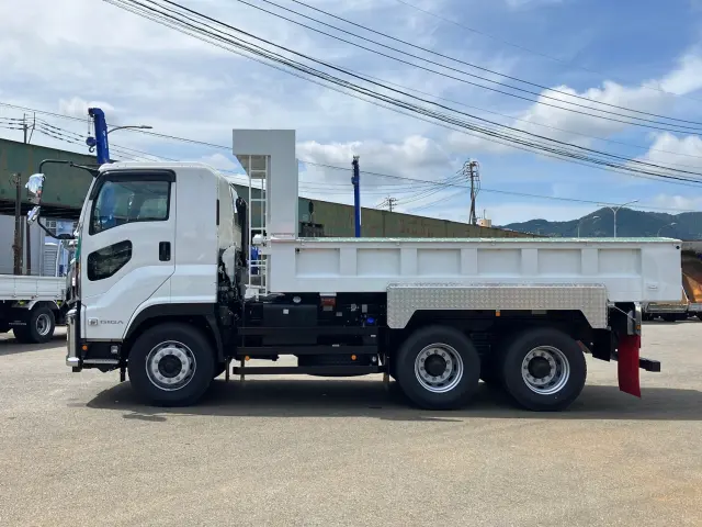 いすゞ ギガ 2RG-CXZ77DT(6x4)の写真7