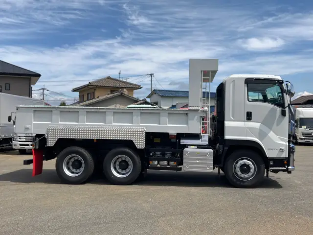 いすゞ ギガ 2RG-CXZ77DT(6x4)の写真8