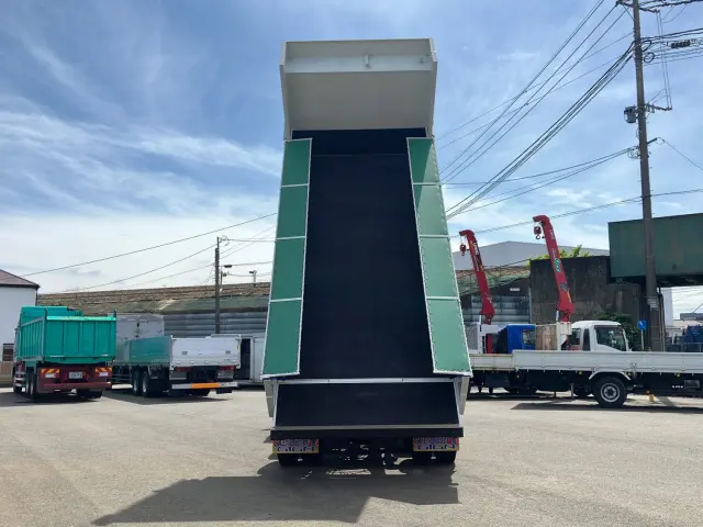 いすゞ ギガ 2RG-CXZ77DT(6x4)の写真10