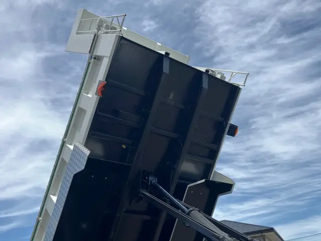 いすゞ ギガ 2RG-CXZ77DT(6x4)の写真12