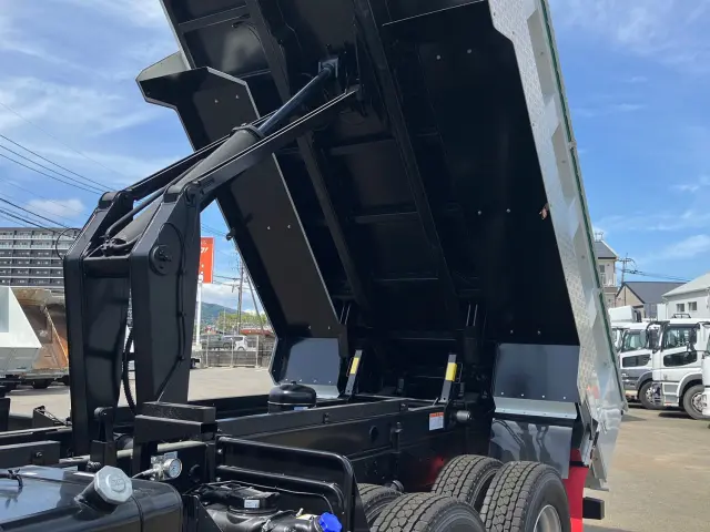 いすゞ ギガ 2RG-CXZ77DT(6x4)の写真13