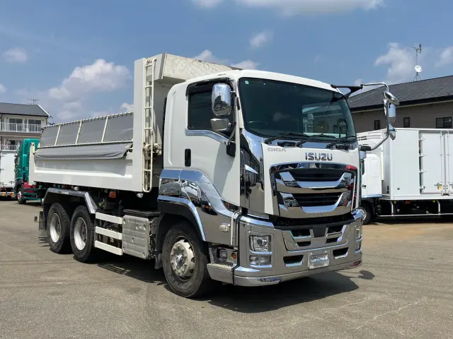 いすゞ ギガ 2PG-CXZ77CT(6x4)の写真2