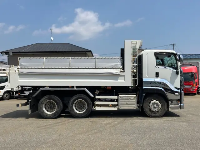 いすゞ ギガ 2PG-CXZ77CT(6x4)の写真8