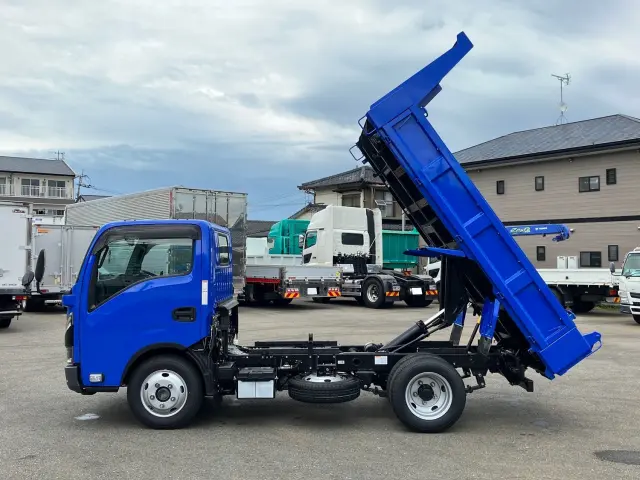 いすゞ エルフ 2RG-NKR88AT(2WD)の写真5