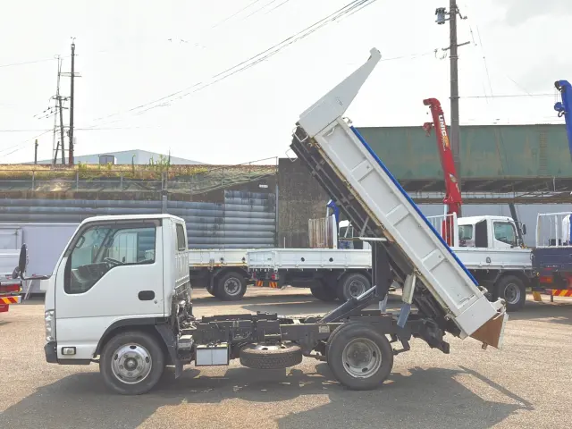 いすゞ エルフ TKG-NKR85AN(2WD)の写真5