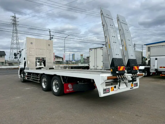 日野 プロフィア 2DG-FS1AJE(6x4)の写真4