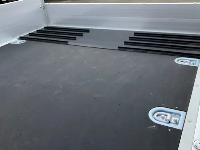 三菱 キャンター 2RG-FEB80(2WD)の写真9