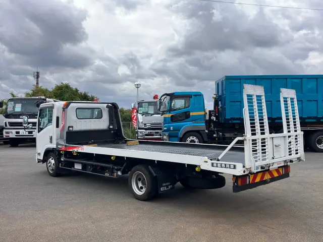 いすゞ エルフ 2RG-NPR88AN(2WD)の写真4