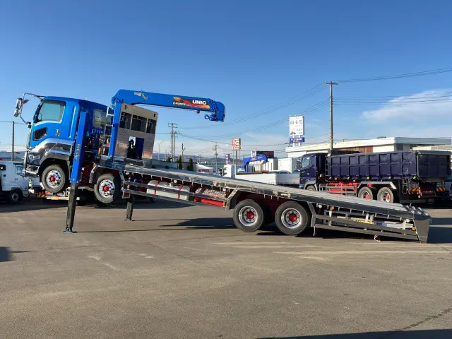 いすゞ ギガ 2PG-CYH77D(8x4)の写真5