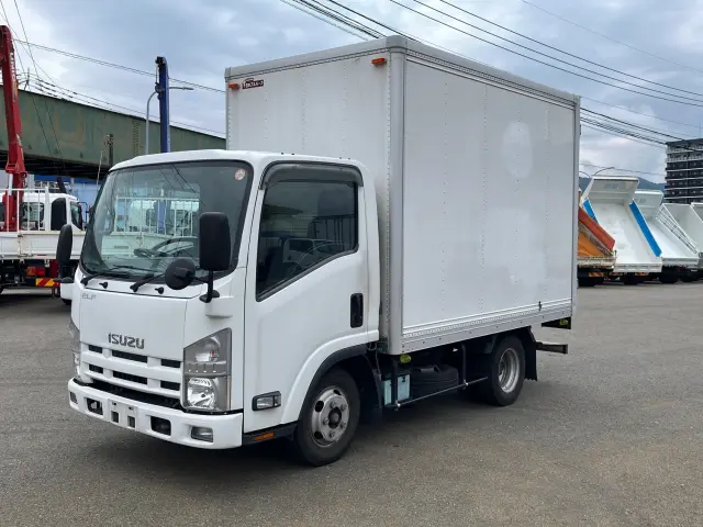 いすゞ エルフ BKG-NLR85AN(2WD)の写真1