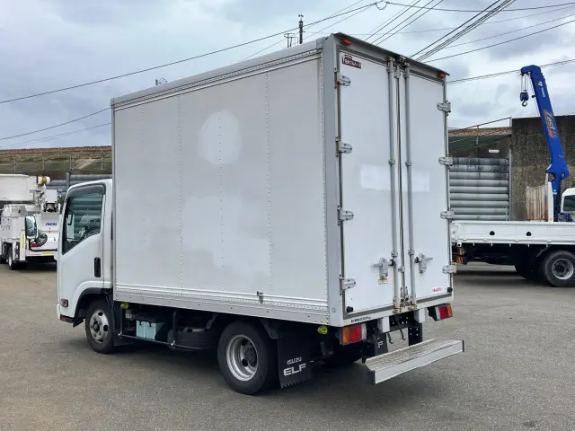 いすゞ エルフ BKG-NLR85AN(2WD)の写真4