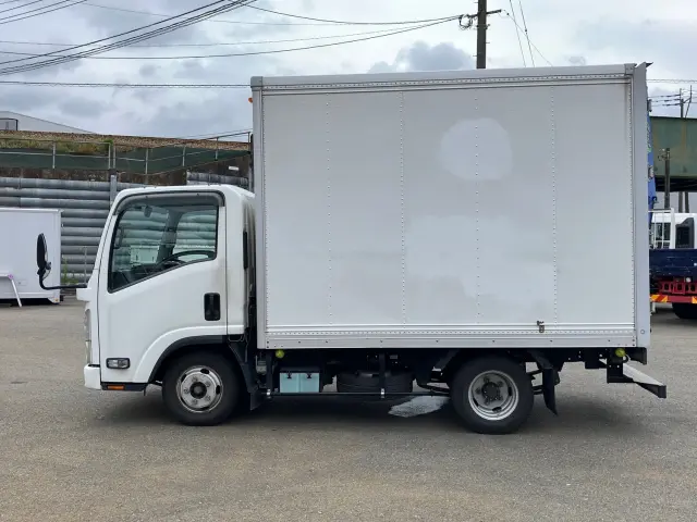 いすゞ エルフ BKG-NLR85AN(2WD)の写真5