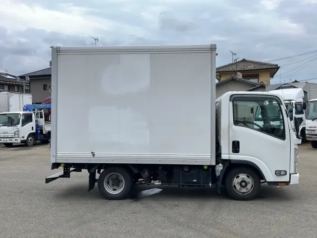 いすゞ エルフ BKG-NLR85AN(2WD)の写真6