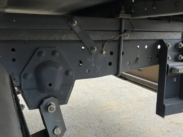 いすゞ エルフ BKG-NLR85AN(2WD)の写真9
