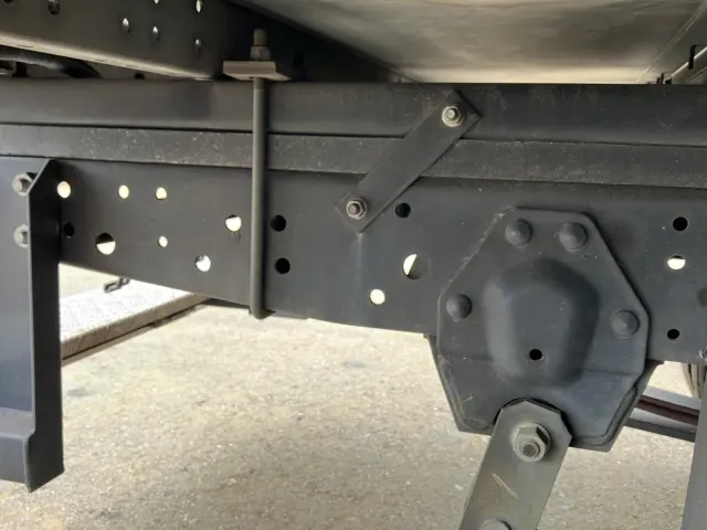 いすゞ エルフ BKG-NLR85AN(2WD)の写真10