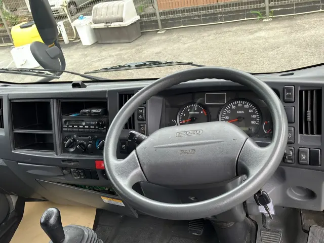 いすゞ エルフ BKG-NLR85AN(2WD)の写真16
