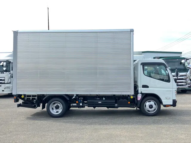 三菱 キャンター 2RG-FEAV0(2WD)の写真6
