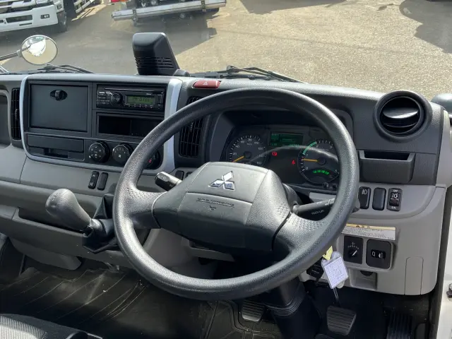 三菱 キャンター 2PG-FEAV0(2WD)の写真16