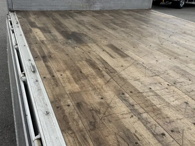 いすゞ フォワード TKG-FRR90T2(2WD)の写真11