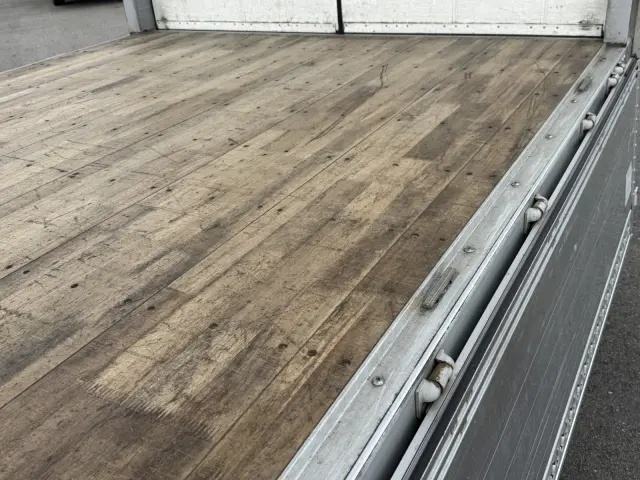 いすゞ フォワード TKG-FRR90T2(2WD)の写真12